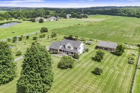 6281 Davis Dr, Newark, OH 43056