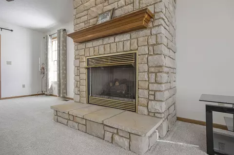Living - 6281 Davis Dr, Newark, OH 43056 photo 5 of 6