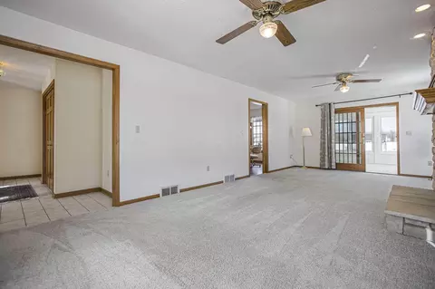Living - 6281 Davis Dr, Newark, OH 43056 photo 3 of 6