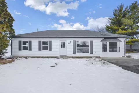 88 Biddle Blvd, Bloomingburg, OH 43106