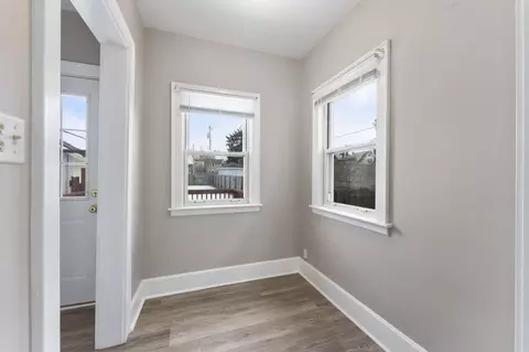 Entry Way - 867 E Wheeling St NE, Lancaster, OH 43130 photo 1 of 2