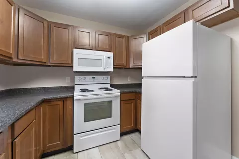 Kitchen - 867 E Wheeling St NE, Lancaster, OH 43130 photo 4 of 4