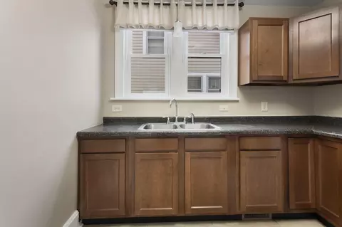 Kitchen - 867 E Wheeling St NE, Lancaster, OH 43130 photo 2 of 4