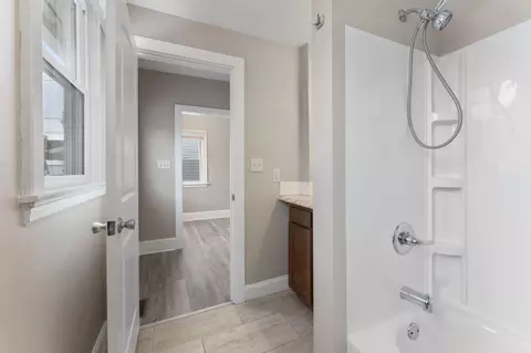 Entry Way - 867 E Wheeling St NE, Lancaster, OH 43130 photo 2 of 2