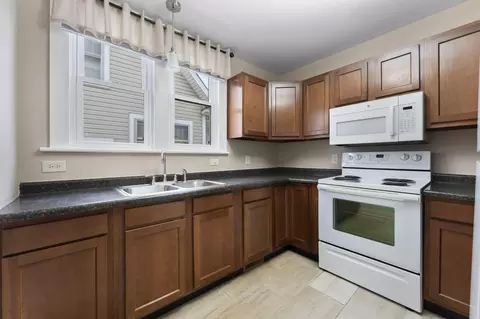 Kitchen - 867 E Wheeling St NE, Lancaster, OH 43130 photo 1 of 4