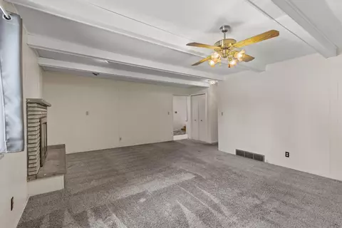 Living - 339 Meadow Ln, Circleville, OH 43113 photo 6 of 7