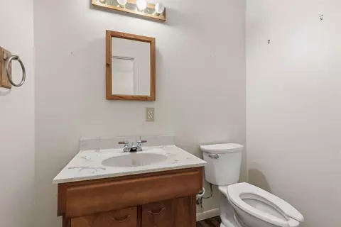 Bath - 339 Meadow Ln, Circleville, OH 43113 photo 1 of 4