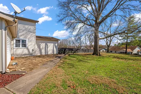 Exterior - 339 Meadow Ln, Circleville, OH 43113 photo 9 of 9