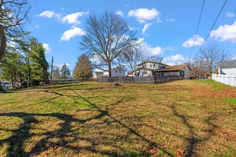 Exterior - 339 Meadow Ln, Circleville, OH 43113 photo 7 of 9