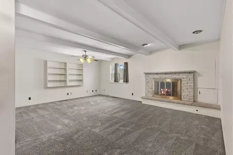 Living - 339 Meadow Ln, Circleville, OH 43113 photo 5 of 7