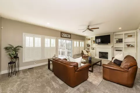 Living - 6334 Artesian Run, Delaware, OH 43015 photo 1 of 2