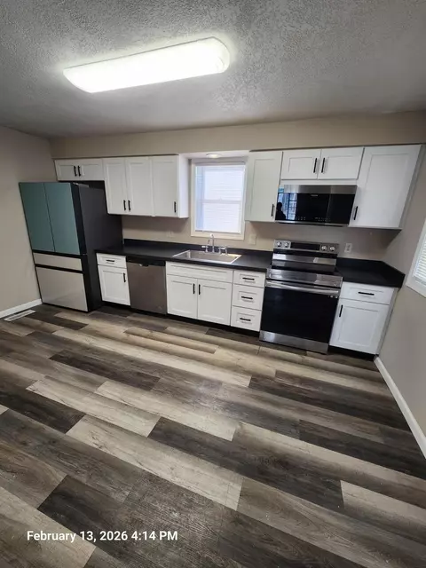 Kitchen - 805 Silver St, Marion, OH 43302 photo 2 of 4