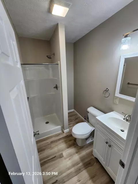 Bath - 805 Silver St, Marion, OH 43302 photo 2 of 8
