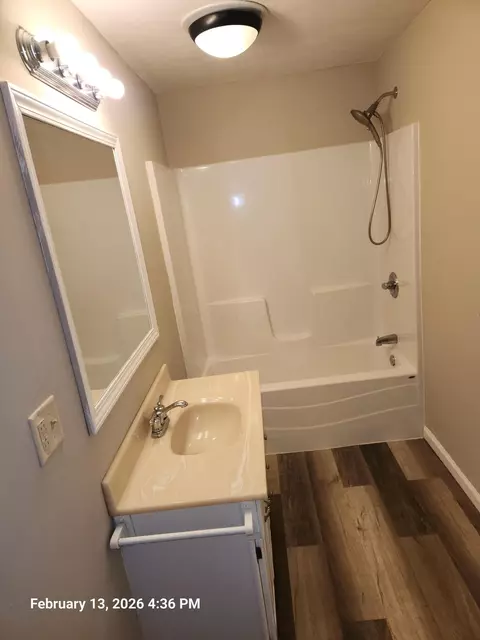 Bath - 805 Silver St, Marion, OH 43302 photo 5 of 8
