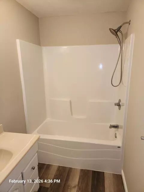 Bath - 805 Silver St, Marion, OH 43302 photo 7 of 8