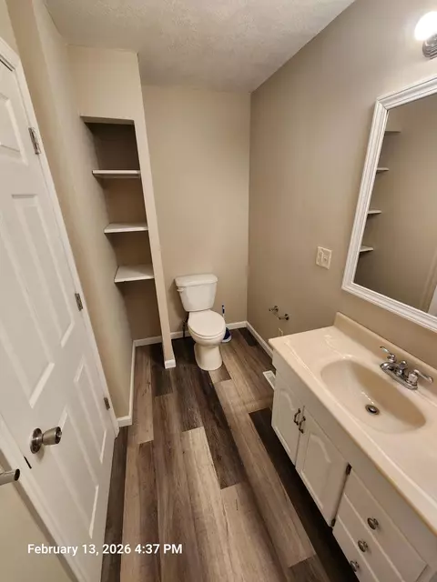 Bath - 805 Silver St, Marion, OH 43302 photo 8 of 8