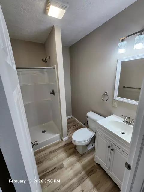 Bath - 805 Silver St, Marion, OH 43302 photo 3 of 8