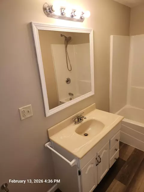 Bath - 805 Silver St, Marion, OH 43302 photo 6 of 8