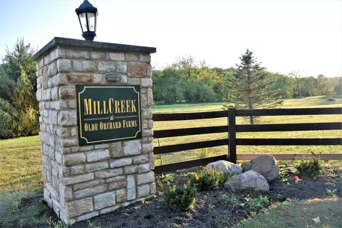 708 Olde Creek Dr, Newark, OH 43055