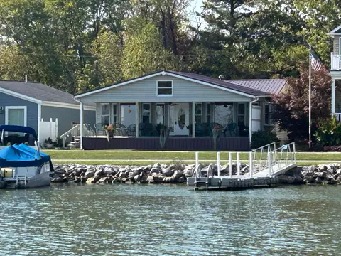 12580 W Bank Dr NE, Millersport, OH 43046