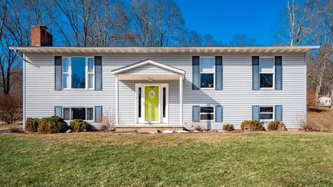 125 Persimmon Dr NE, Newark, OH 43055