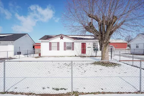 112 E School St, New Holland, OH 43145