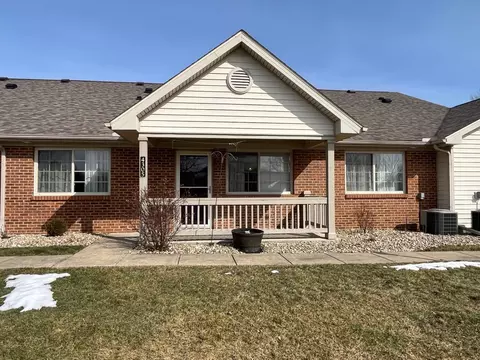 4305 Strattford Cir E, Zanesville, OH 43701