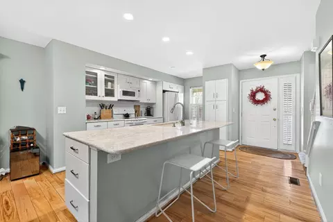 Kitchen - 5987 Dunabbey Loop, Dublin, OH 43017 photo 3 of 5