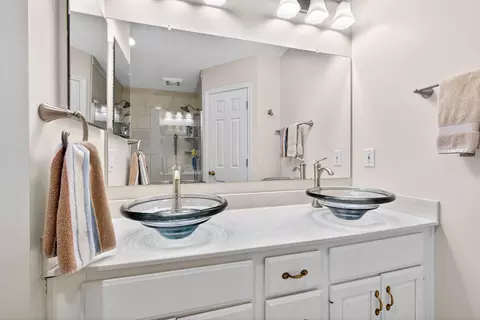 Bath - 5987 Dunabbey Loop, Dublin, OH 43017 photo 6 of 10