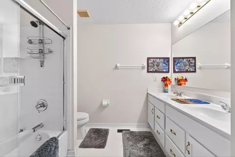 Bath - 5987 Dunabbey Loop, Dublin, OH 43017 photo 7 of 10