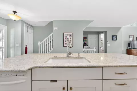 Kitchen - 5987 Dunabbey Loop, Dublin, OH 43017 photo 1 of 5