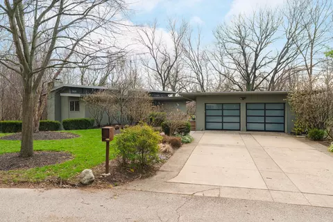 2837 Canterbury Ln, Columbus, OH 43221