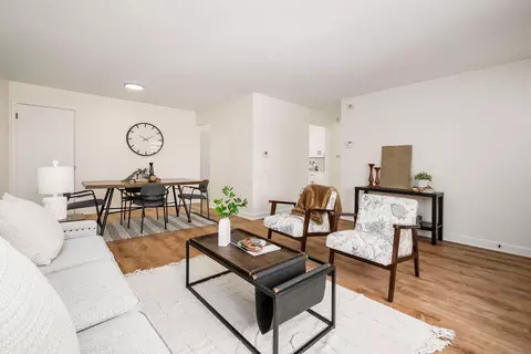 Living - 2585 Eakin Rd, Columbus, OH 43204 photo 3 of 6