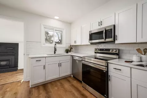 Kitchen - 2585 Eakin Rd, Columbus, OH 43204 photo 2 of 3