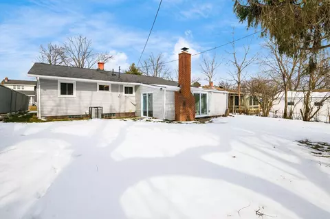 Exterior - 2585 Eakin Rd, Columbus, OH 43204 photo 4 of 5