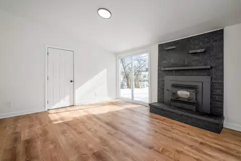 Living - 2585 Eakin Rd, Columbus, OH 43204 photo 5 of 6