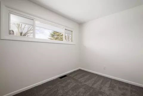 Bedroom - 2585 Eakin Rd, Columbus, OH 43204 photo 6 of 7