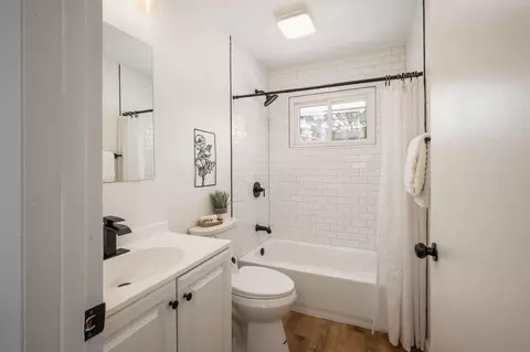Bath - 2585 Eakin Rd, Columbus, OH 43204 photo 1 of 2