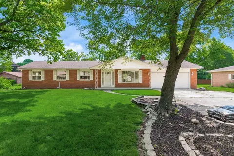 5166 Southern Grove Dr, Grove City, OH 43123