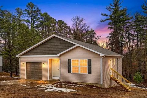 358 Elm St, New Straitsville, OH 43766