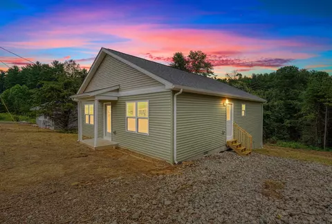 353 Elm St, New Straitsville, OH 43766