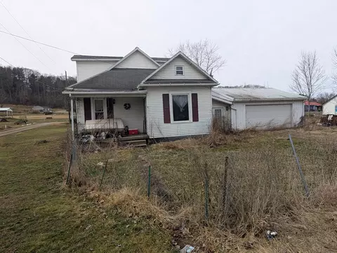 8455 Mckinley St, Crooksville, OH 43731