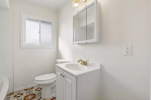 Bath - 5684 Olive Rd, Franklin, OH 45005 photo 1 of 3
