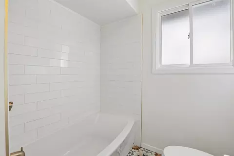 Bath - 5684 Olive Rd, Franklin, OH 45005 photo 3 of 3