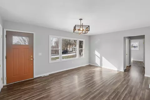 Living - 5684 Olive Rd, Franklin, OH 45005 photo 2 of 3