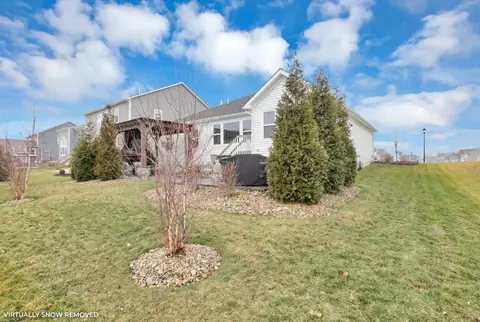 Exterior - 748 Wharncliff Loop, Pickerington, OH 43147 photo 12 of 13