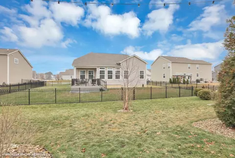 Exterior - 748 Wharncliff Loop, Pickerington, OH 43147 photo 11 of 13