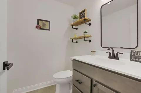 Bath - 748 Wharncliff Loop, Pickerington, OH 43147 photo 8 of 9