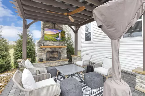 Exterior - 748 Wharncliff Loop, Pickerington, OH 43147 photo 5 of 13
