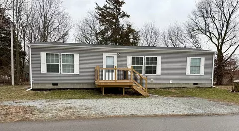 8 Allen Ave, New Holland, OH 43145